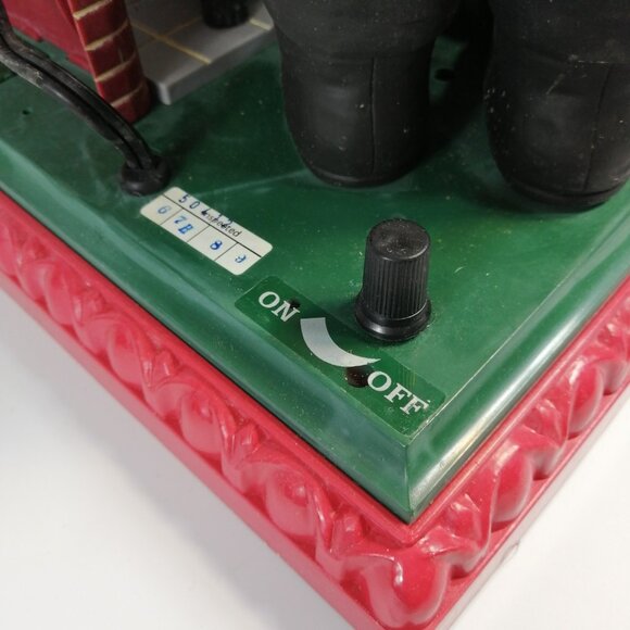 1994 HOLIDAY CREATIONS ANIMATED HOLIDAY SCENE SANTA WITH POT BELLY STOVE - Picture 12 of 16